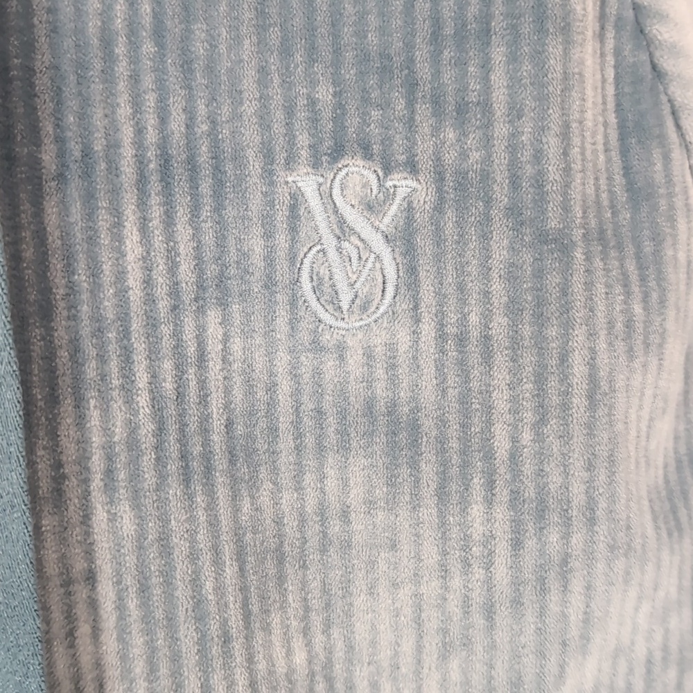 Victoria's Secret On Point Teal Velour Pullover Crop Hoodie Size Medium - Picture 3 of 7